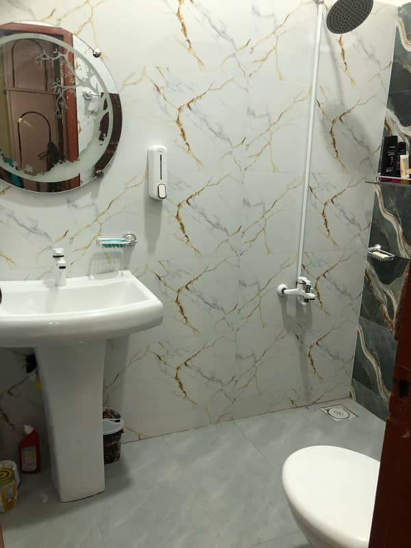 2nd Floor, 3 Bed Lounge, Well Maintained 18