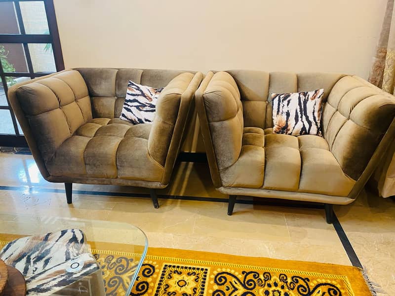 seven seater new sofa slighly uswd 4