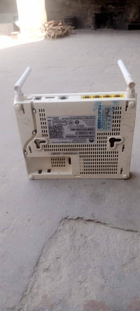 Huawei HG8546M WiFi Router with Adapter | GPON ONU | Used - Good Condi 3