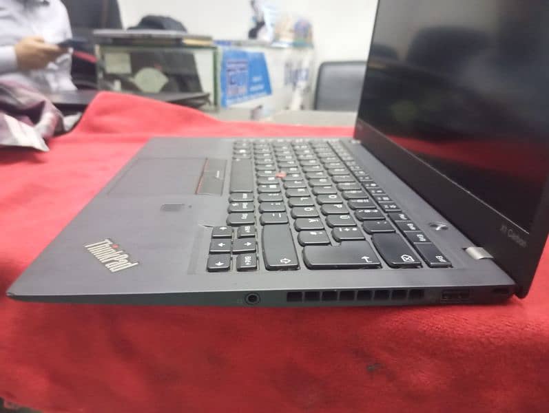 Lenovo X1 Carbon Core i5 7th Generation 8gb 256gb SSD 7