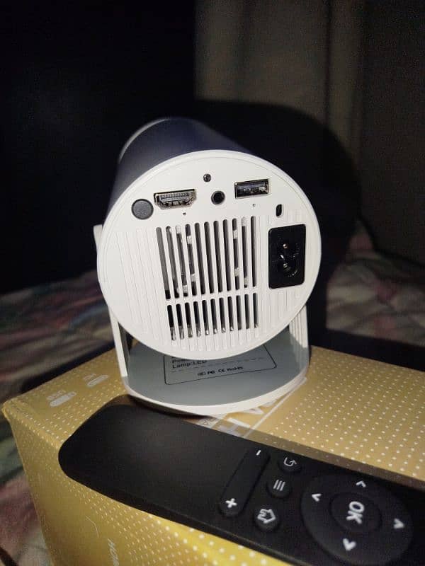 Hy 300 android ultra HD projector 4