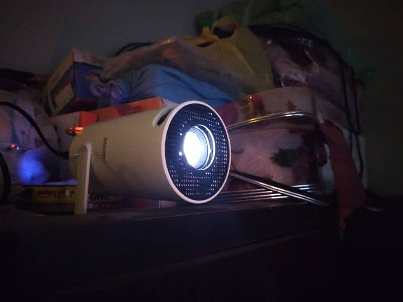 Hy 300 android ultra HD projector 6