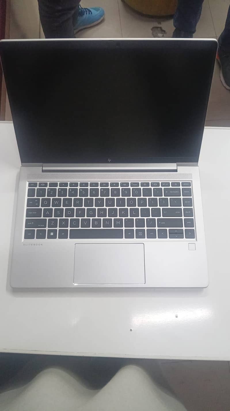 840 G7 i-5 10 th gen  16 / 256  With charger and power cable 0