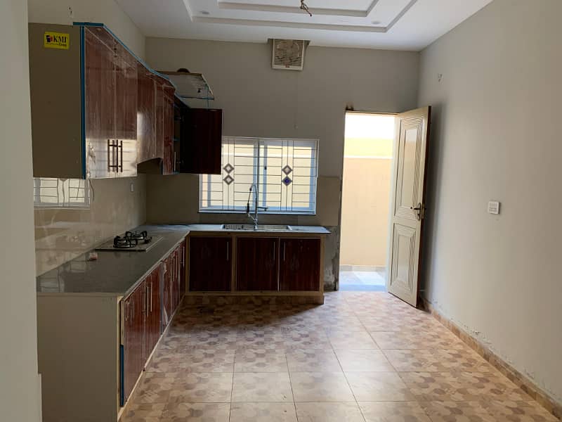 13 Marla Upper Portion Available For Rent In Medical Town Lahore 6