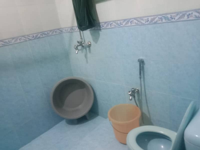 ROOM AVAILABLE FOR RENT IN FASIAL TOWN B BLOCK. 4