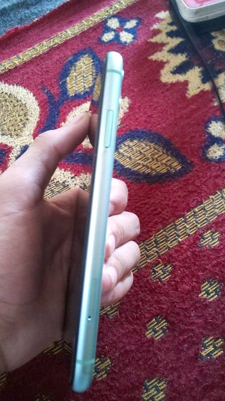 WhatsApp number 03207831109 10/10 condition iPhone 11 / 64gb factory 1