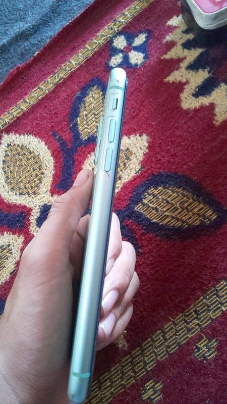 WhatsApp number 03207831109 10/10 condition iPhone 11 / 64gb factory 2