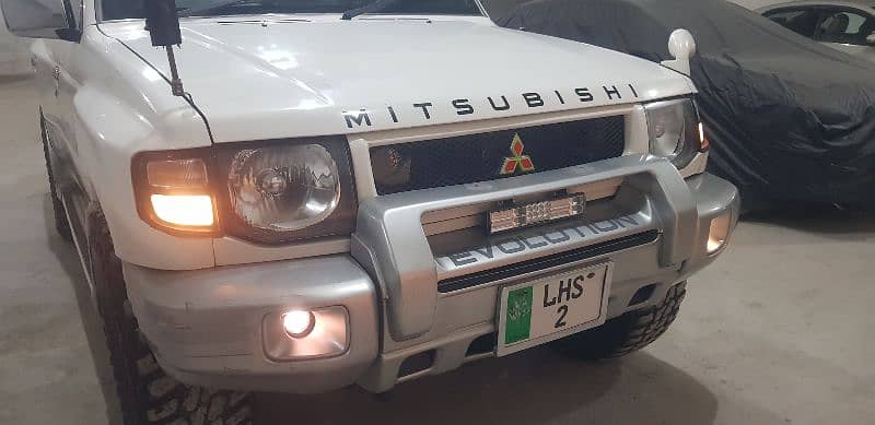 Mitsubishi Pajero 1986 4