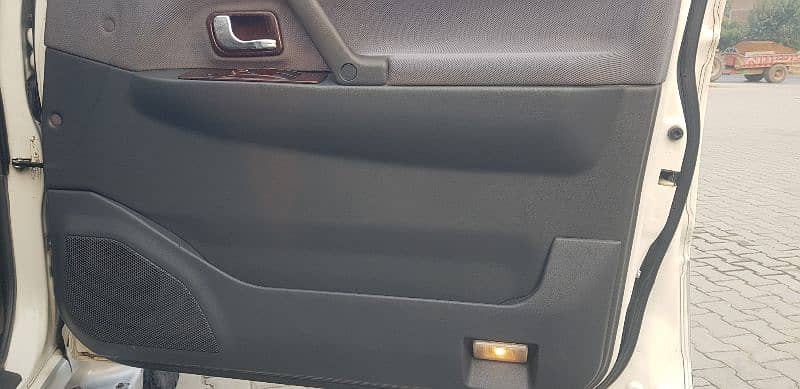 Mitsubishi Pajero 1986 10