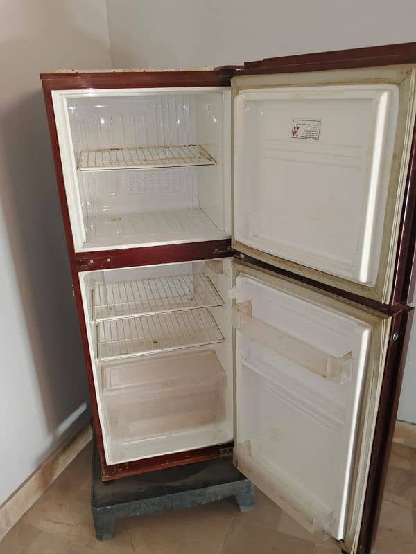 I want to sale pel fridge 2