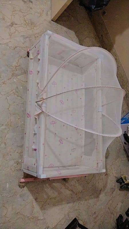 baby bed and swing 0
