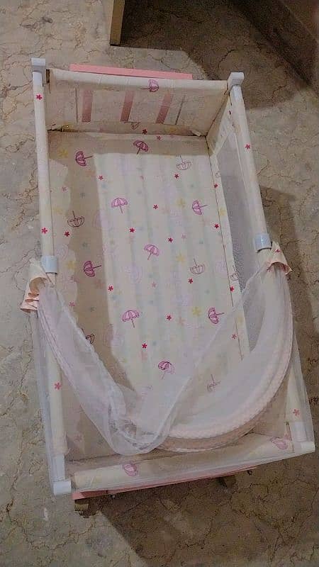 baby bed and swing 2