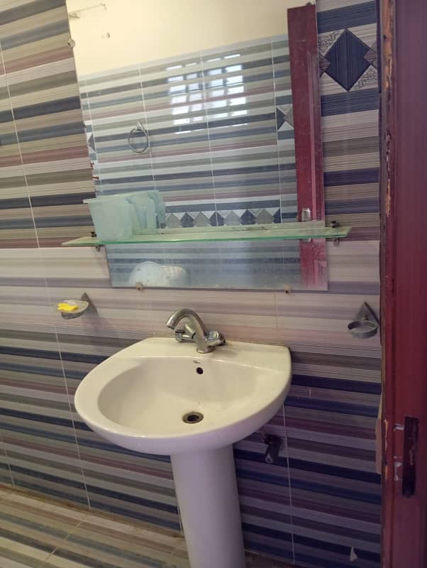 ROOM AVAILABLE FOR RENT IN JOHAR TOWN PHASE NEAR ALLAH HON CHOWK. 1