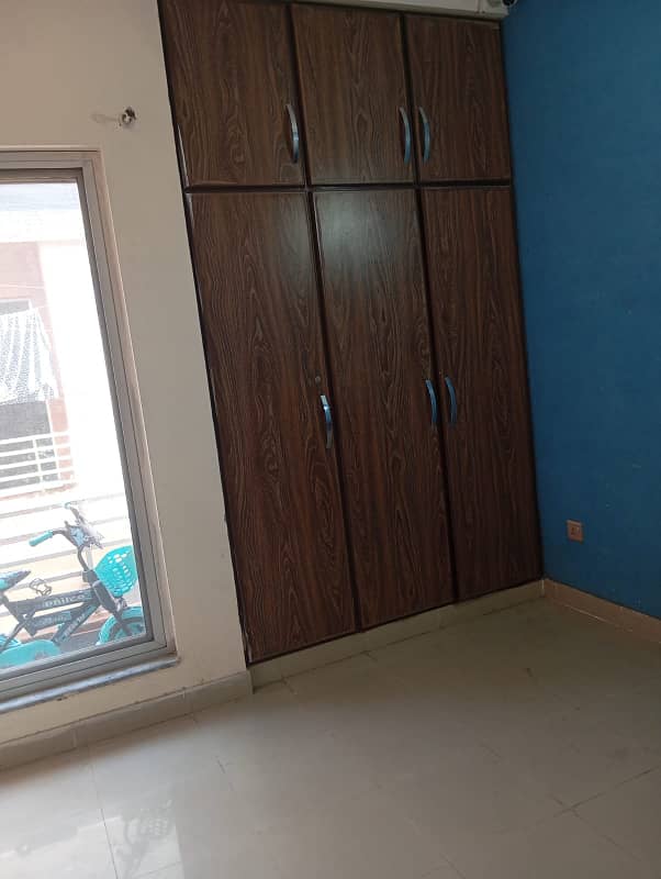 ROOM AVAILABLE FOR RENT IN JOHAR TOWN PHASE NEAR ALLAH HON CHOWK. 2