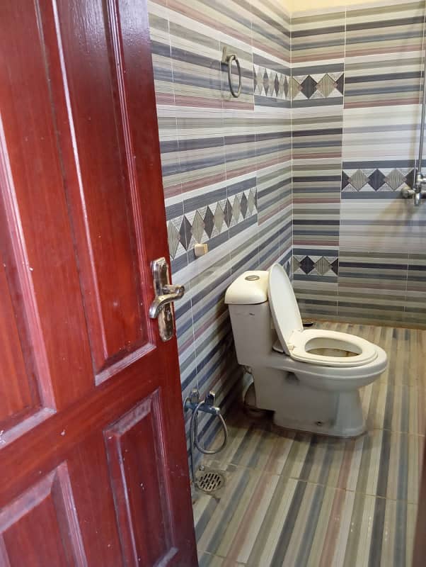 ROOM AVAILABLE FOR RENT IN JOHAR TOWN PHASE NEAR ALLAH HON CHOWK. 3