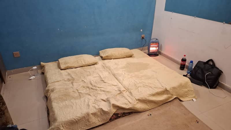 ROOM AVAILABLE FOR RENT IN JOHAR TOWN PHASE NEAR ALLAH HON CHOWK. 5