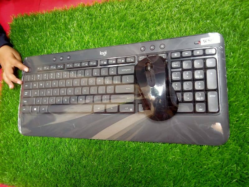 Logitech wireless keyboard mouse 0