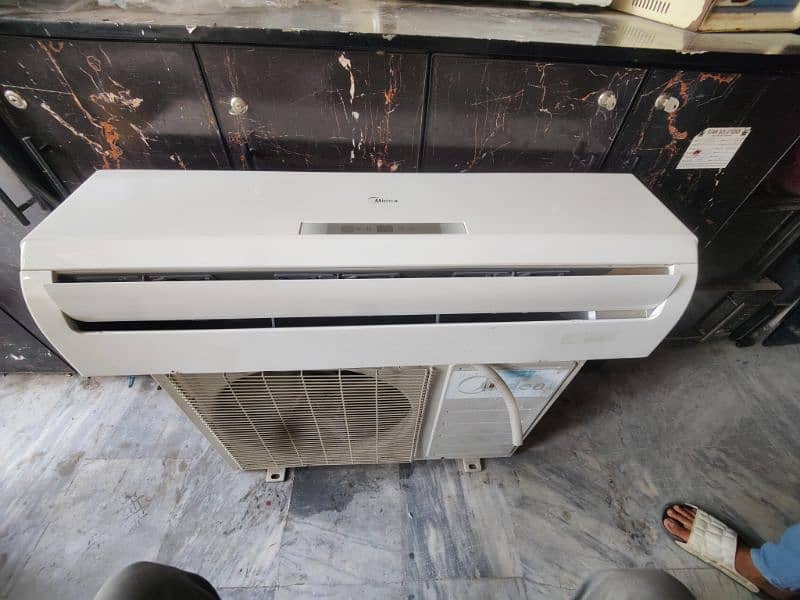 midea 1.5 ton non inverter original condition 1
