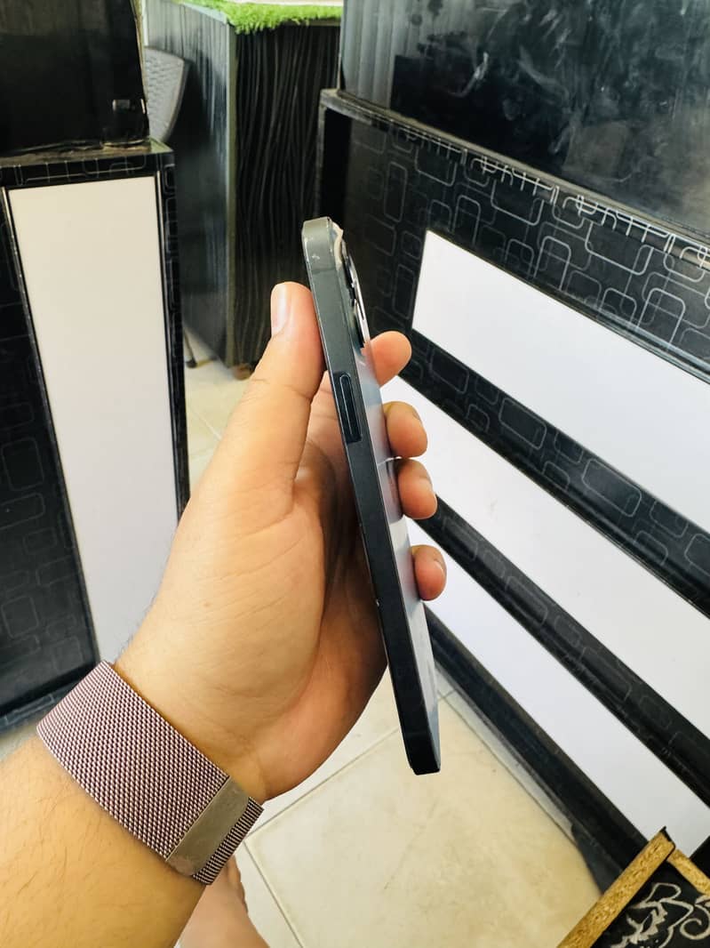 12 PRO MAX 256 factory unlock Non PTA 3