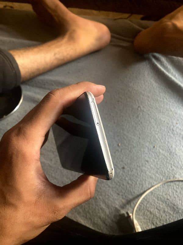 Sharp Aquos Zero 2 4