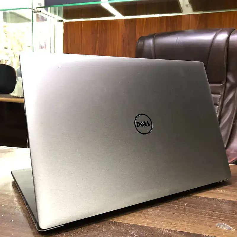 dell xps 9560 i7 with 4k tuch oled screen and nvidia 4gb card 0