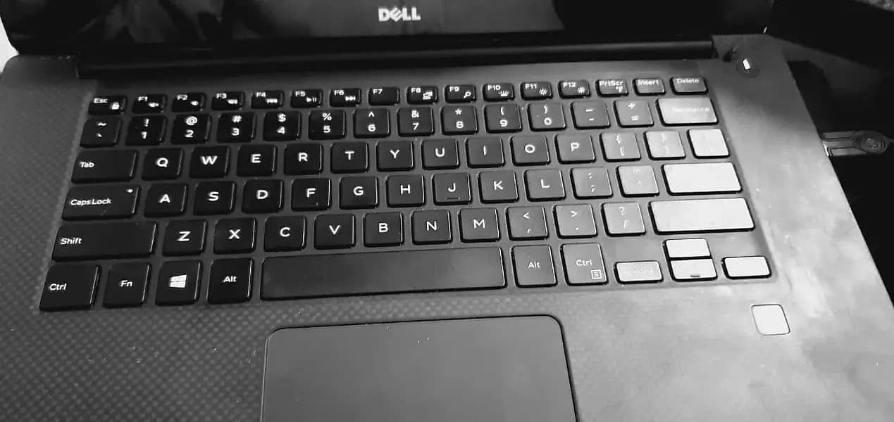 dell xps 9560 i7 with 4k tuch oled screen and nvidia 4gb card 2