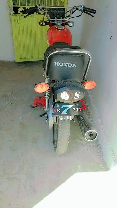Hunda125 Attock no 1985 model 85 hzar final phone 03309227942 whtsapp 1