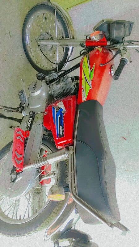 Hunda125 Attock no 1985 model 85 hzar final phone 03309227942 whtsapp 3