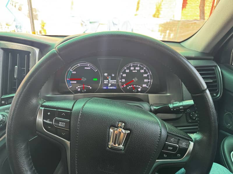 Toyota Crown 2013 4