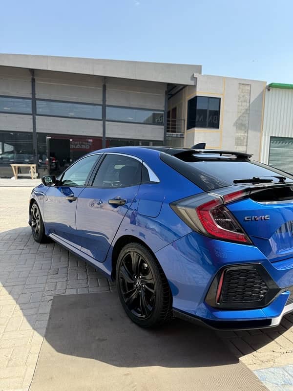 Honda Civic 2019 4