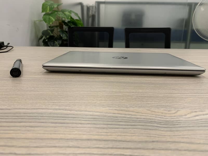 HP Probook 440 G5 - i7 (8th Gen) 8Gb/256Gb 6