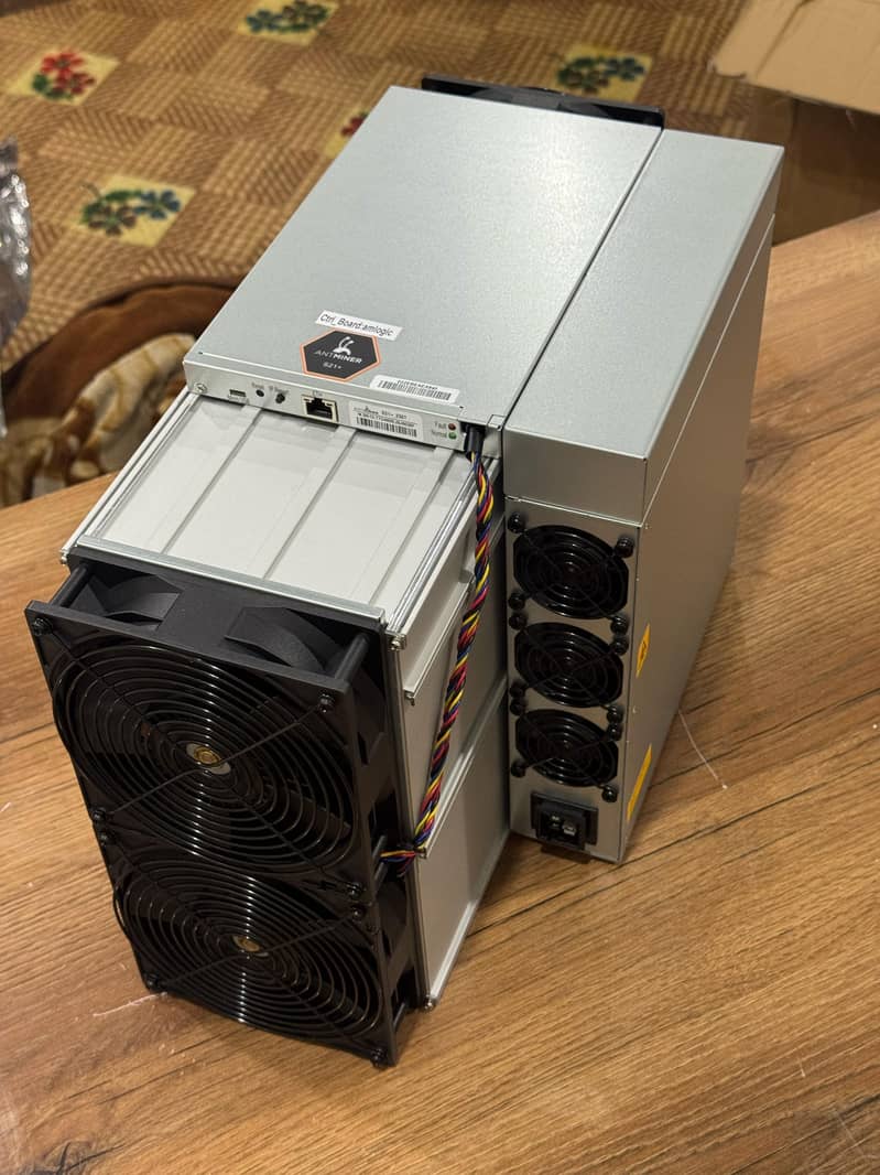 Bitmain Antminer S21 Pro (235Th) 7