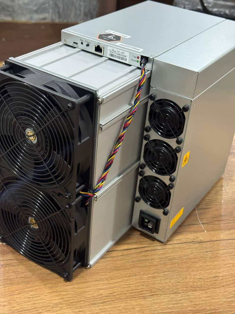 Bitmain Antminer S21 Pro (235Th) 8