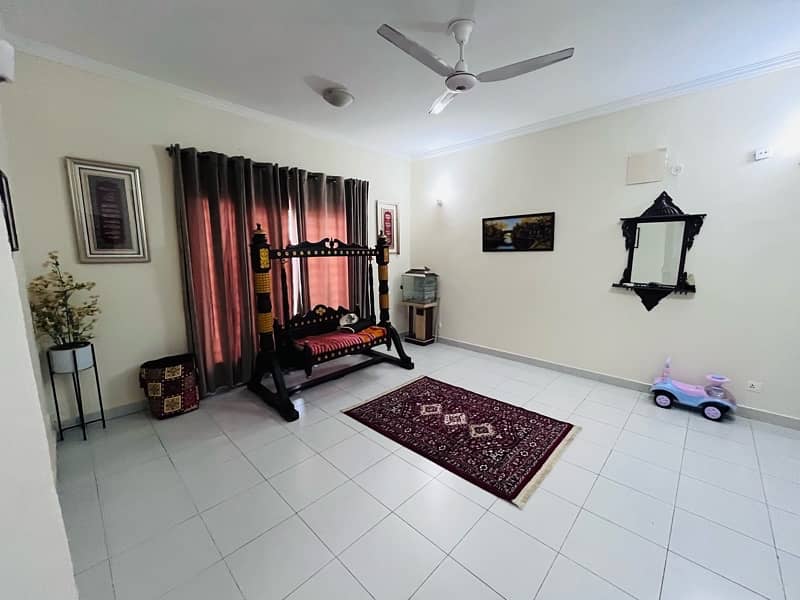 Precinct 11A 200 sq yd Villa For Sale 8