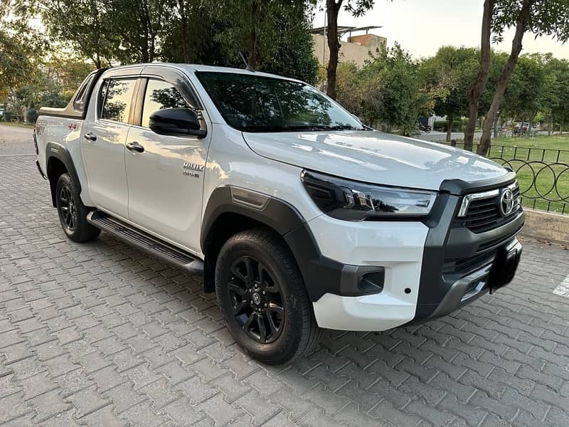 Toyota Hilux 2022 1