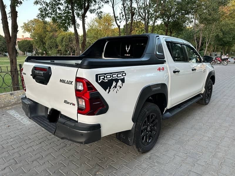 Toyota Hilux 2022 4