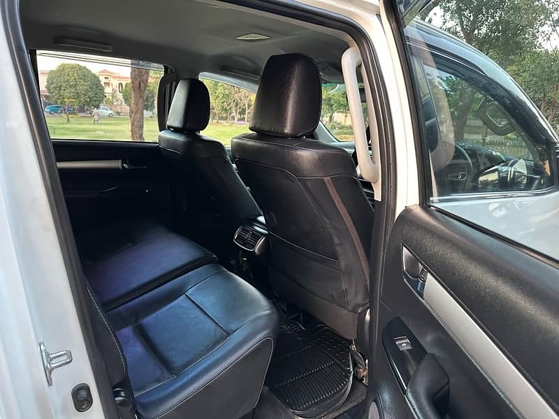 Toyota Hilux 2022 8