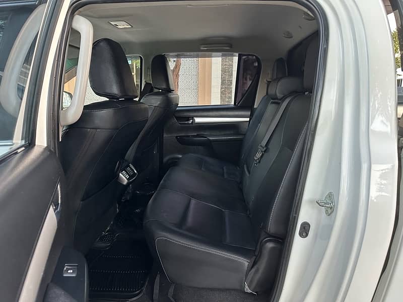 Toyota Hilux 2022 9