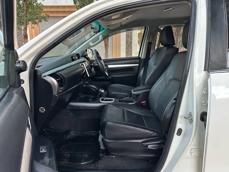 Toyota Hilux 2022 10