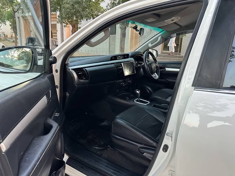 Toyota Hilux 2022 11