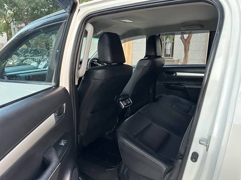 Toyota Hilux 2022 12