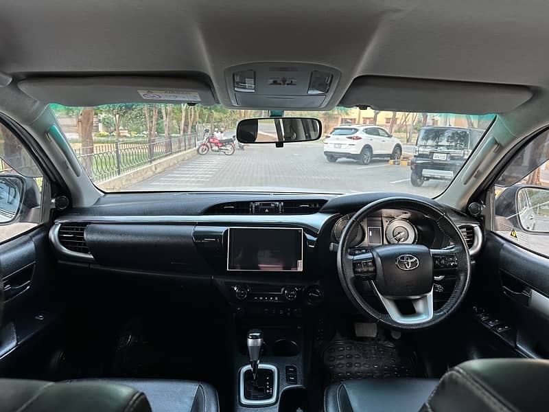 Toyota Hilux 2022 13