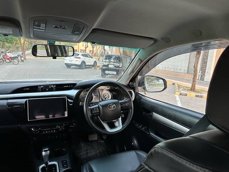 Toyota Hilux 2022 14