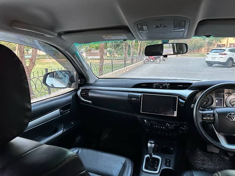 Toyota Hilux 2022 15