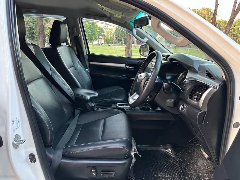 Toyota Hilux 2022 18