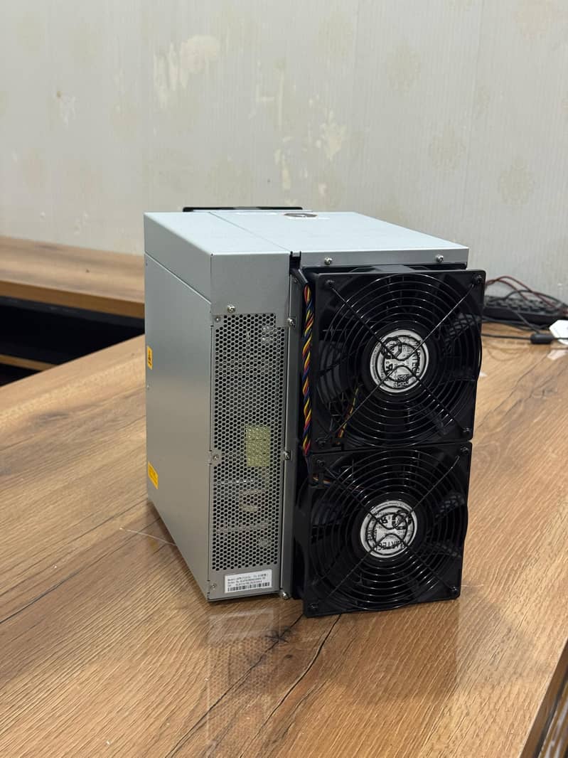 Bitmain Antminer S21 Pro (235Th) 3