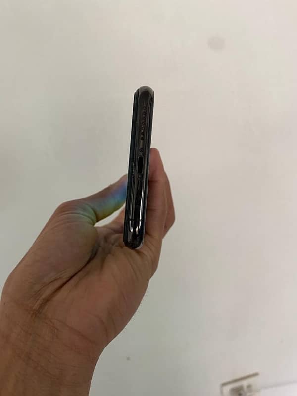 i phone 11 pro max 4