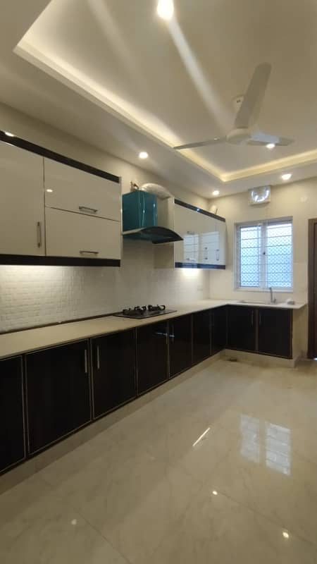 Beautiful 10 Marla Upper Portion Available For Rent In Bahria Town Phase 8 2