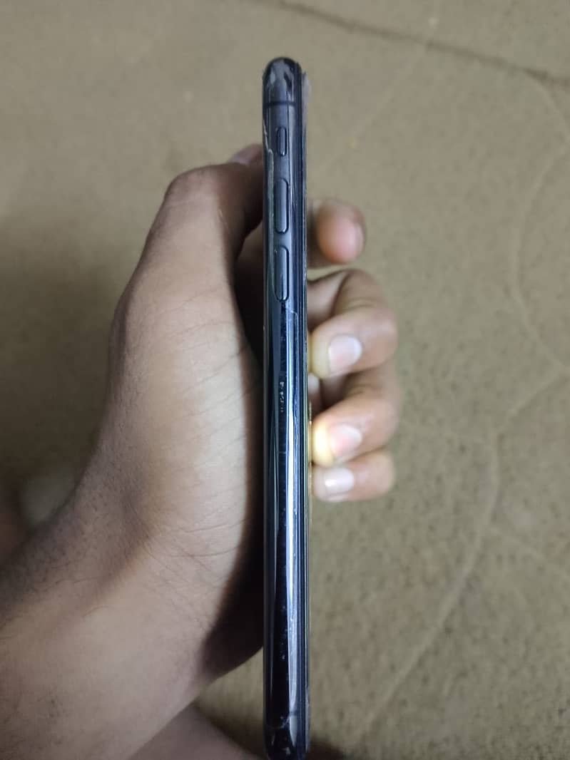 iPhone XS 3