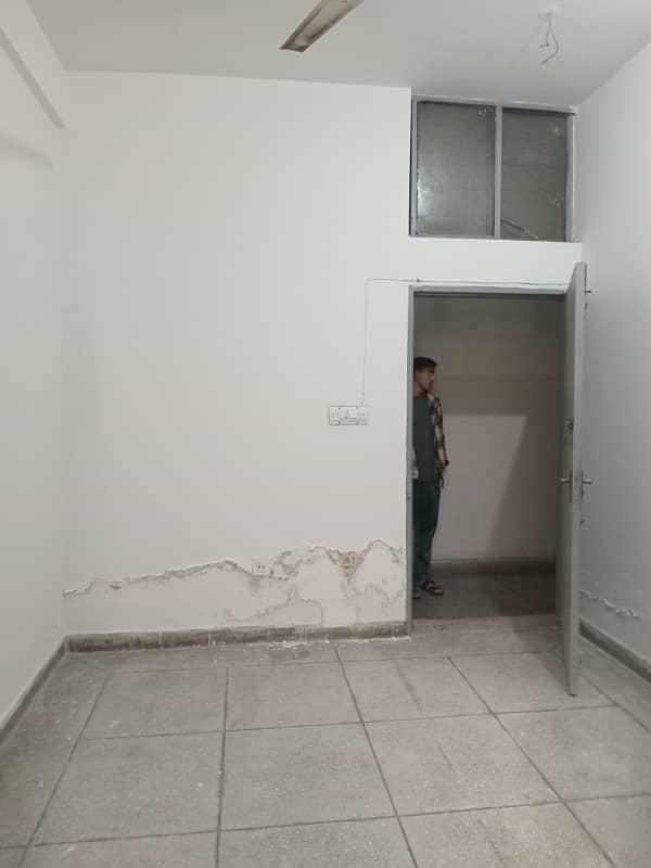 ROOM AVAILABLE FOR RENT IN FASIAL TOWN 1